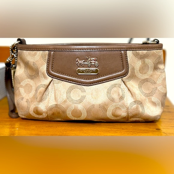 Authentic Coach Signature Op Art Madison Large Wristlet - Picture 1 of 1